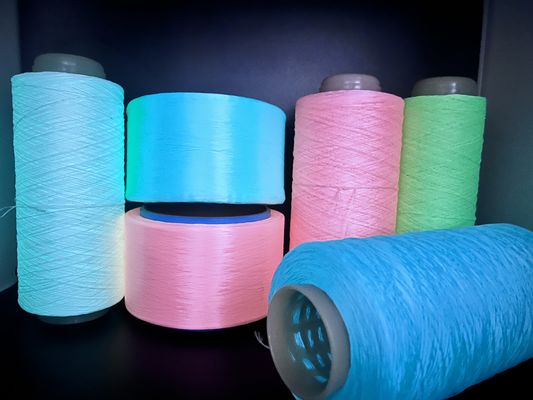 คุณภาพ  Heat Resistant Luminous Yarn Glow Yarn Knitting 30 Minutes Charge โรงงาน